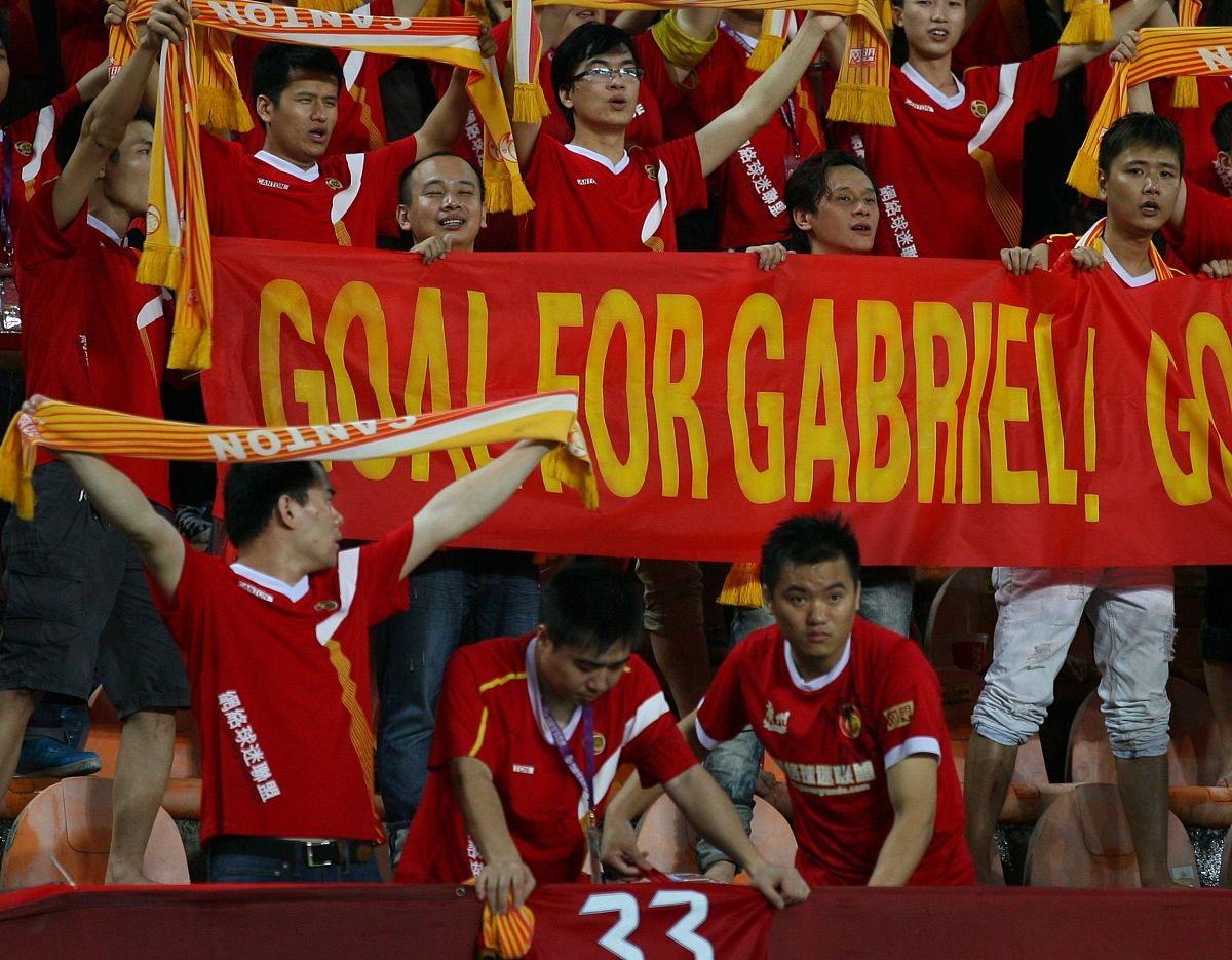 强劲的进攻压倒对手，球队大胜一场