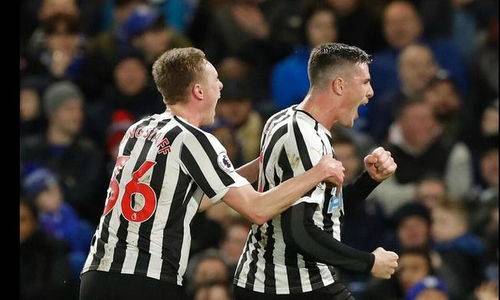 包含水晶宫主场大胜哈德斯菲尔德，继续稳固位置的词条