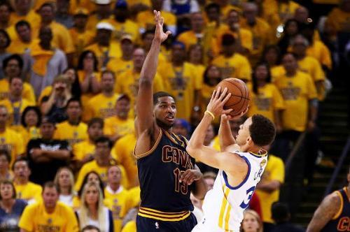 关于骑士球员受伤，主教练急需备选方案的信息