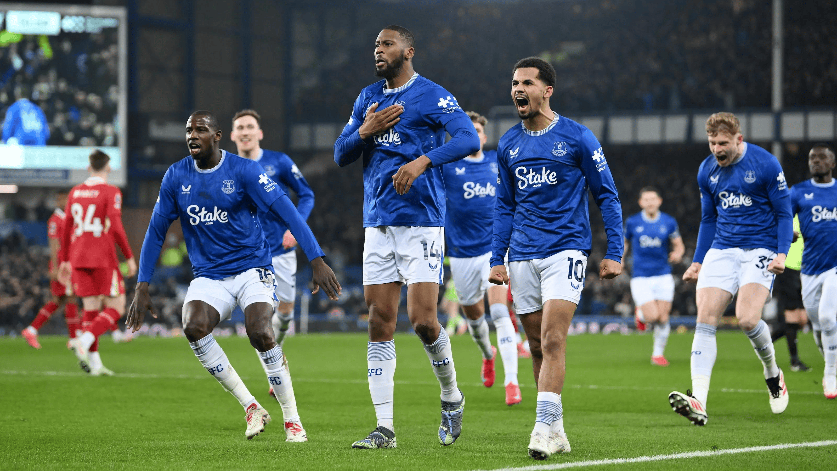 关于埃弗顿客场击败西汉姆联，表现抢眼的信息