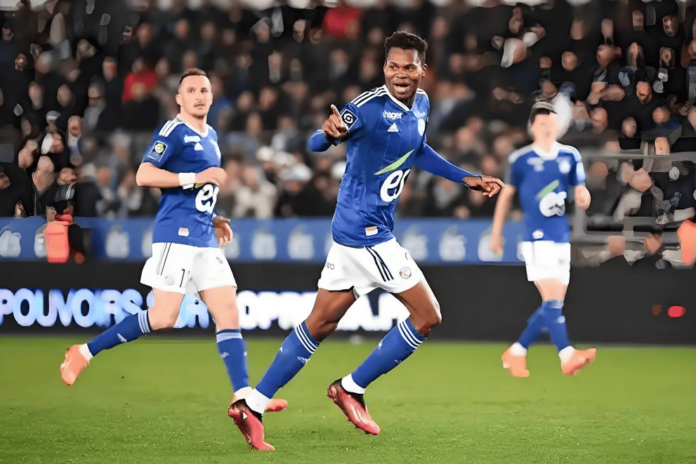 马赛队在对阵尼姆的比赛中获胜