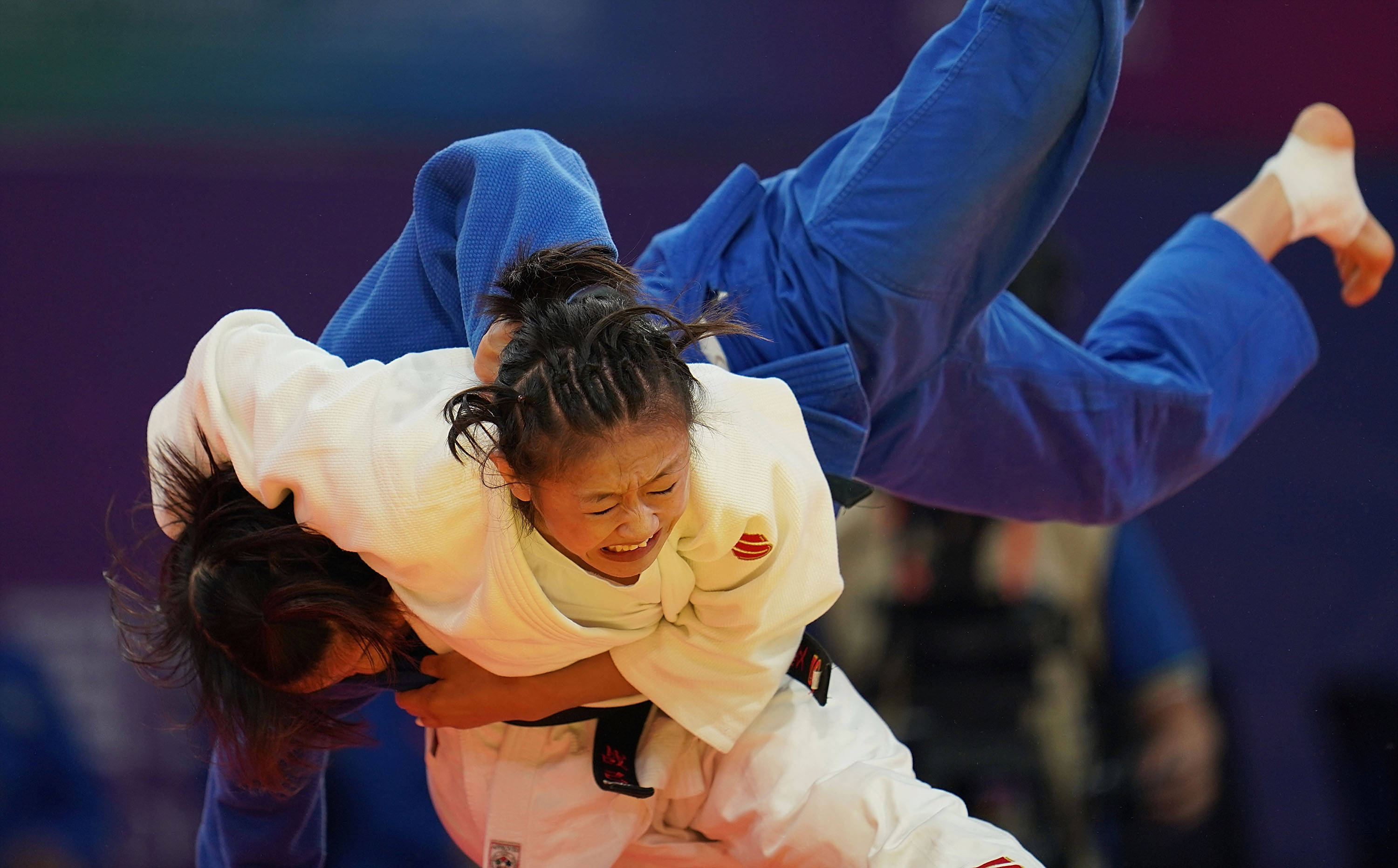 包含柔道冠军现身争霸场：努力训练背后辛酸经历的词条