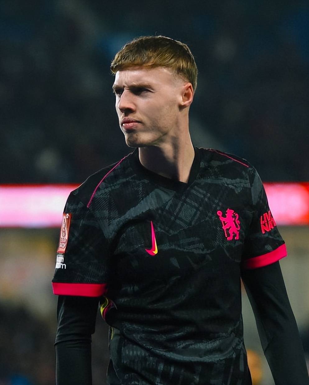 切尔西后卫受伤，英超战略或需调整的简单介绍