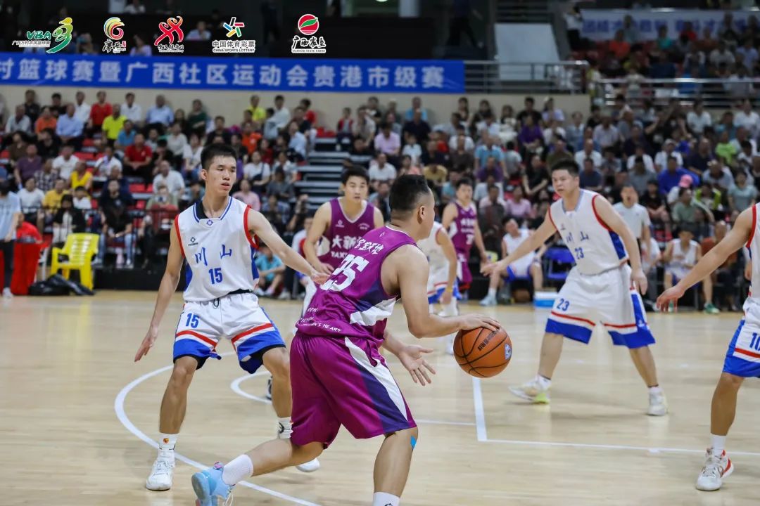 篮球赛场上发生全队配合完美一幕，震撼全场的简单介绍