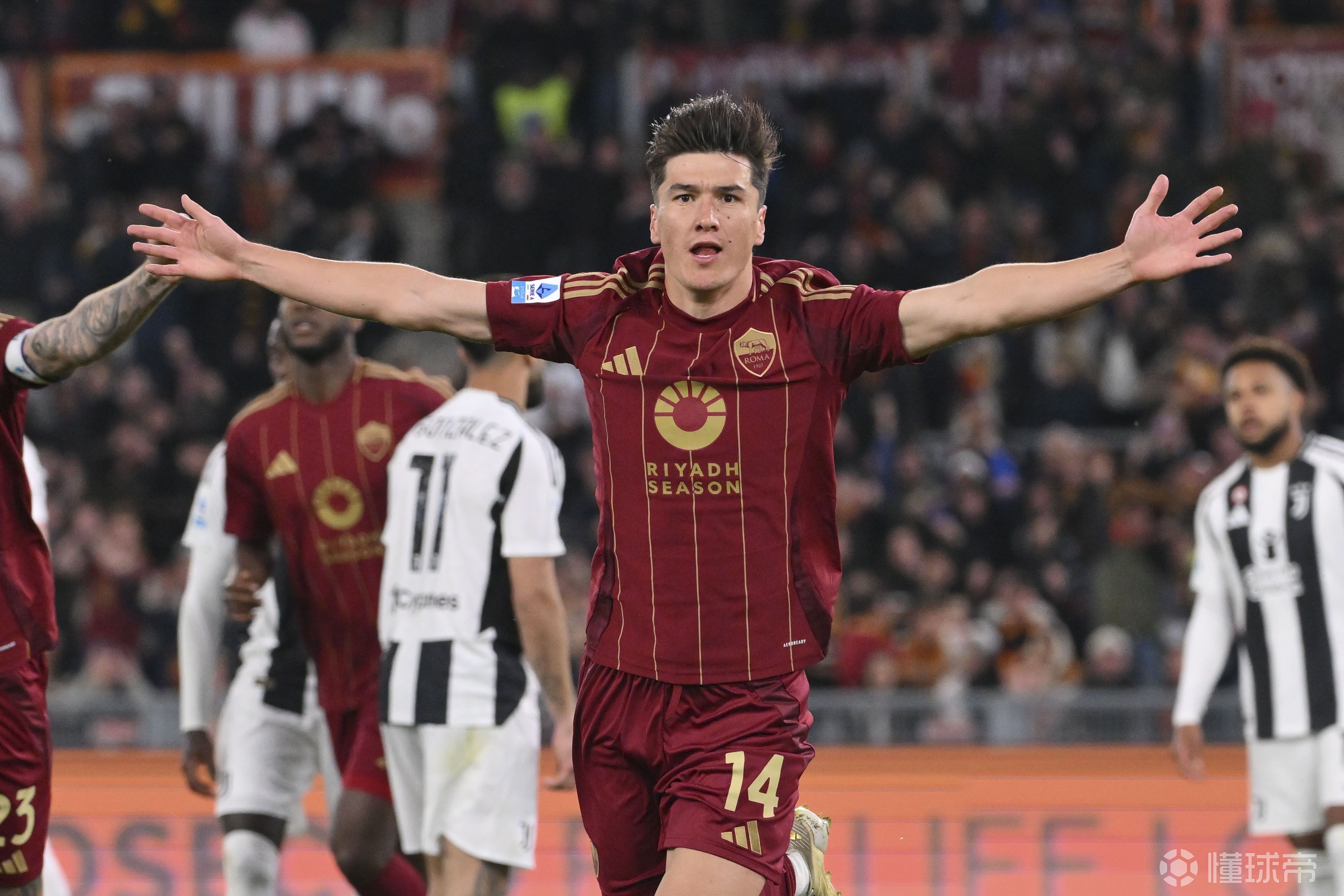 关于瓦伦西亚客场逼平罗马，力保不败记录的信息