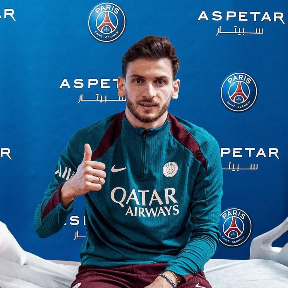 那不勒斯球迷赛后聚餐,共同期待球队好成绩的简单介绍 那不勒斯球迷赛后聚餐,共同期待球队好成绩的简单介绍