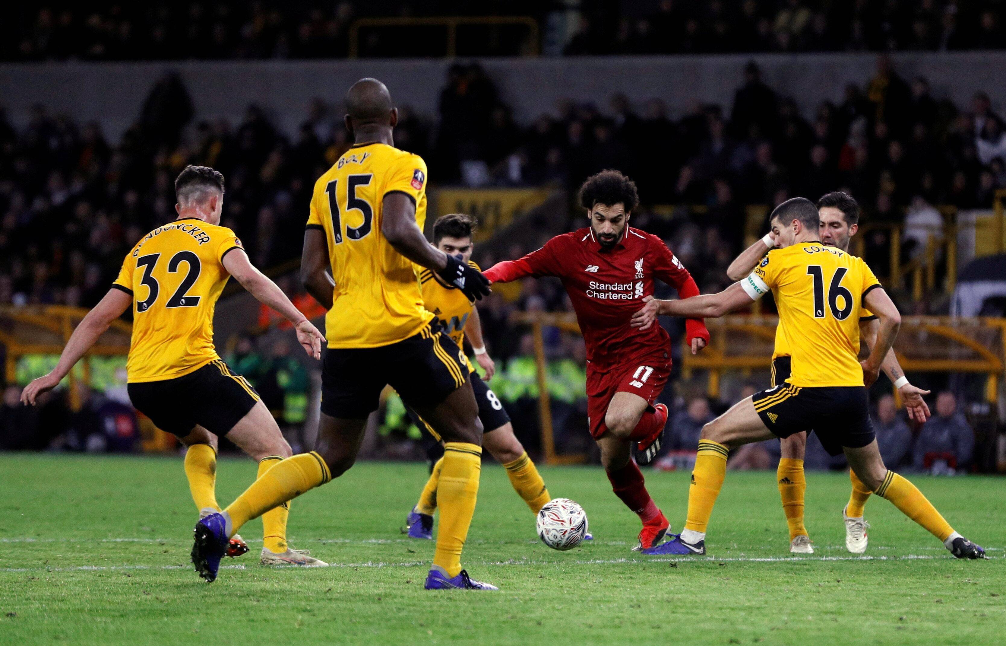 狼队主场大胜伯恩利，强劲如虎