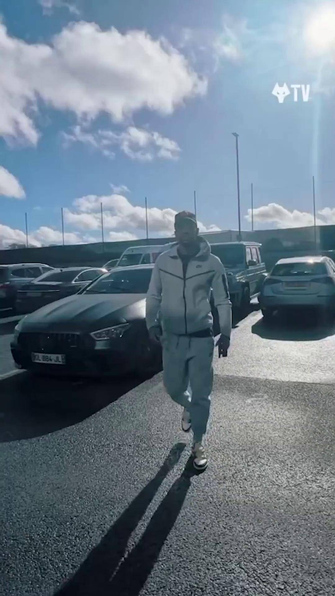 狼队主场大胜伯恩利，强劲如虎