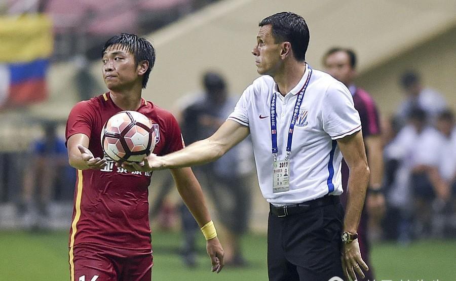 内马尔遭遇AC米兰夺冠，中超局势紧张