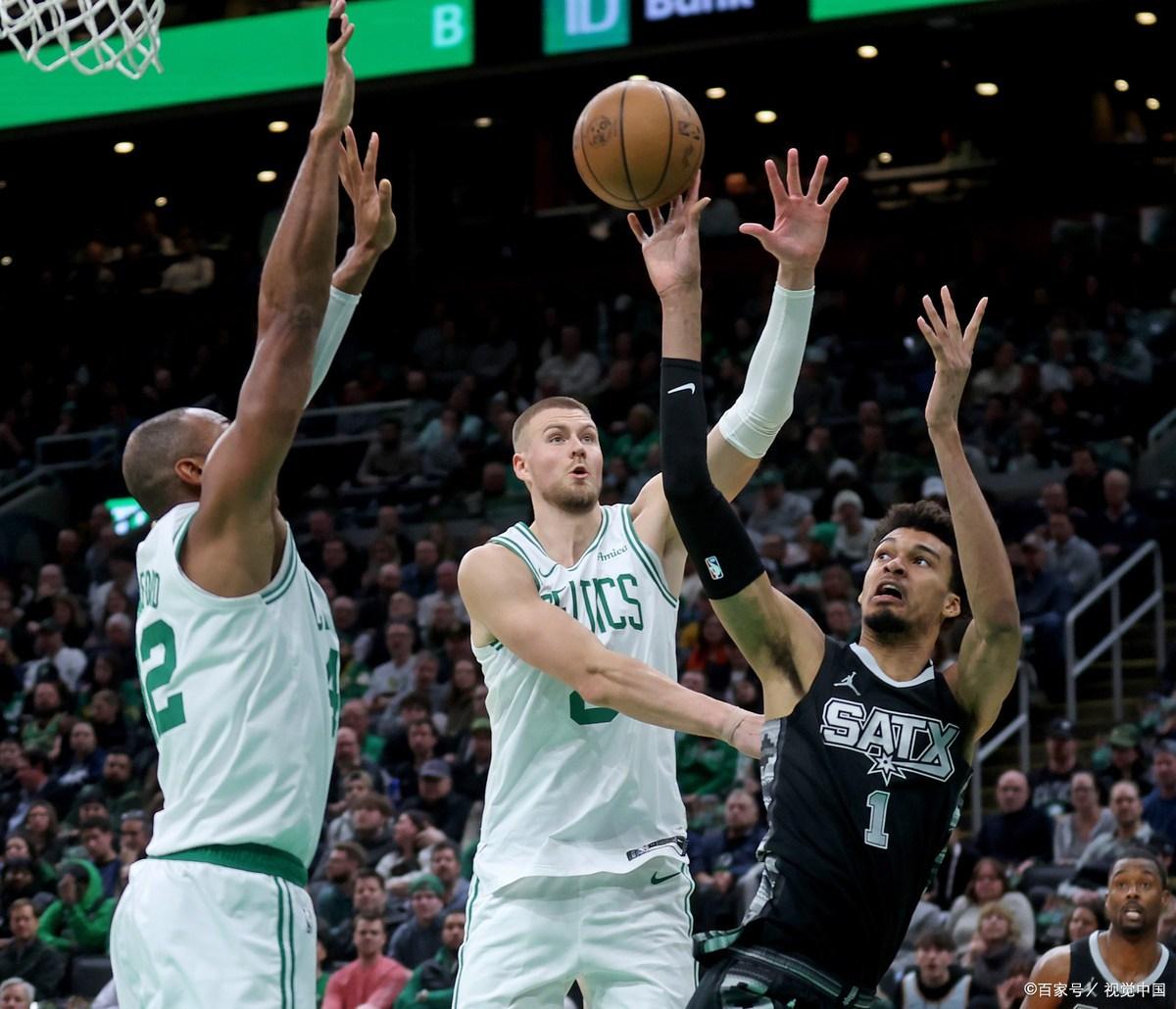 猛龙队逆转凯尔特人队,主场获胜 猛龙队逆转凯尔特人队,主场获胜