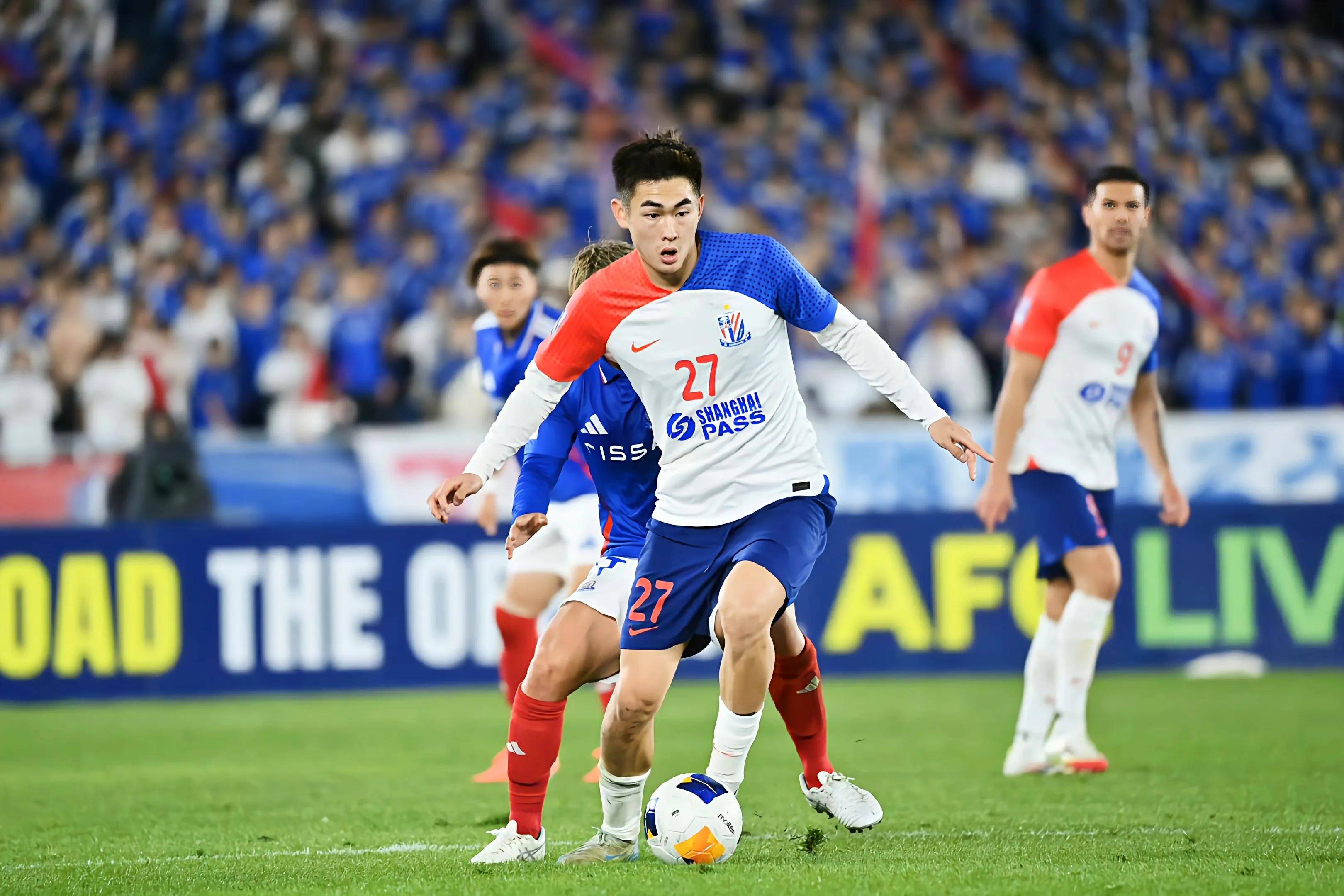 上海申花足球队闹市中风采绽放的简单介绍 上海申花足球队闹市中风采绽放的简单介绍