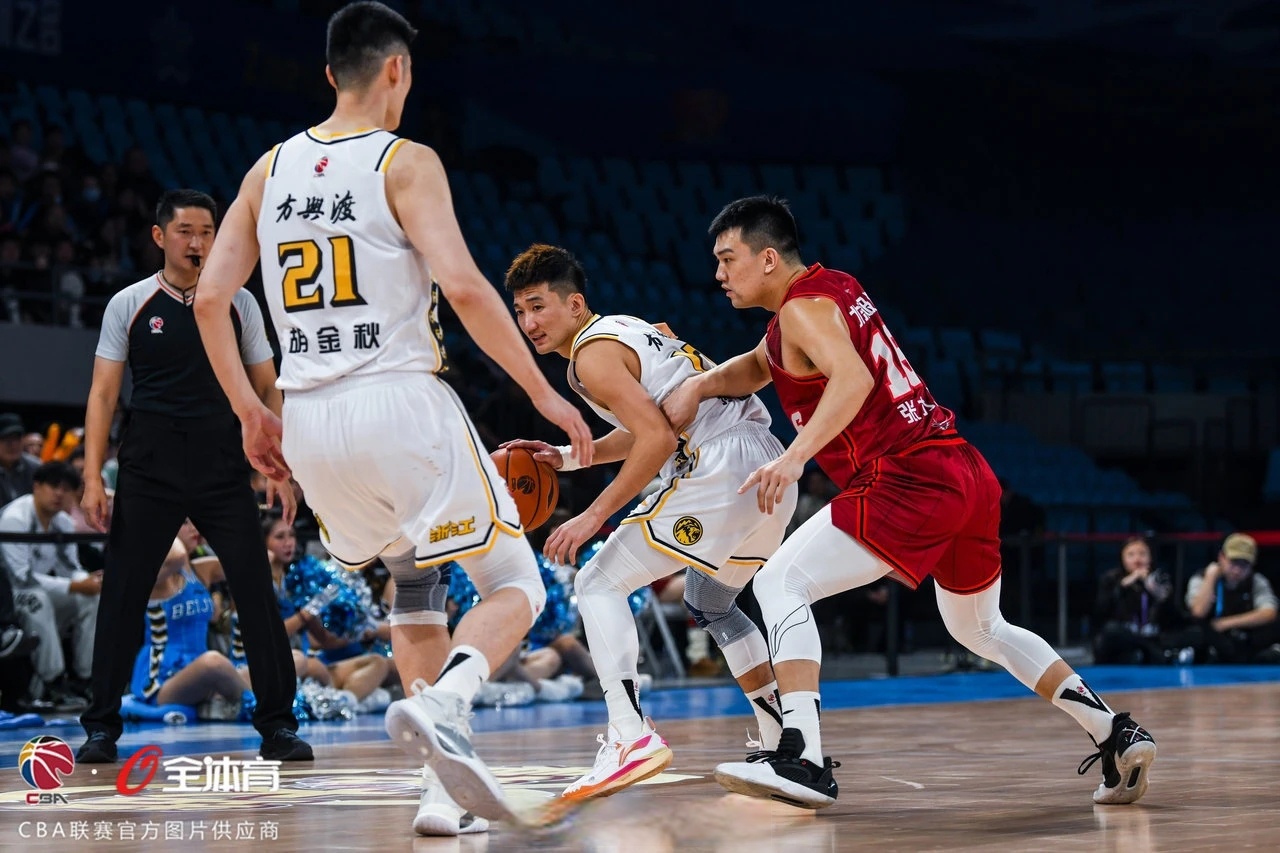 浙江男篮战胜广东队取得关键胜利