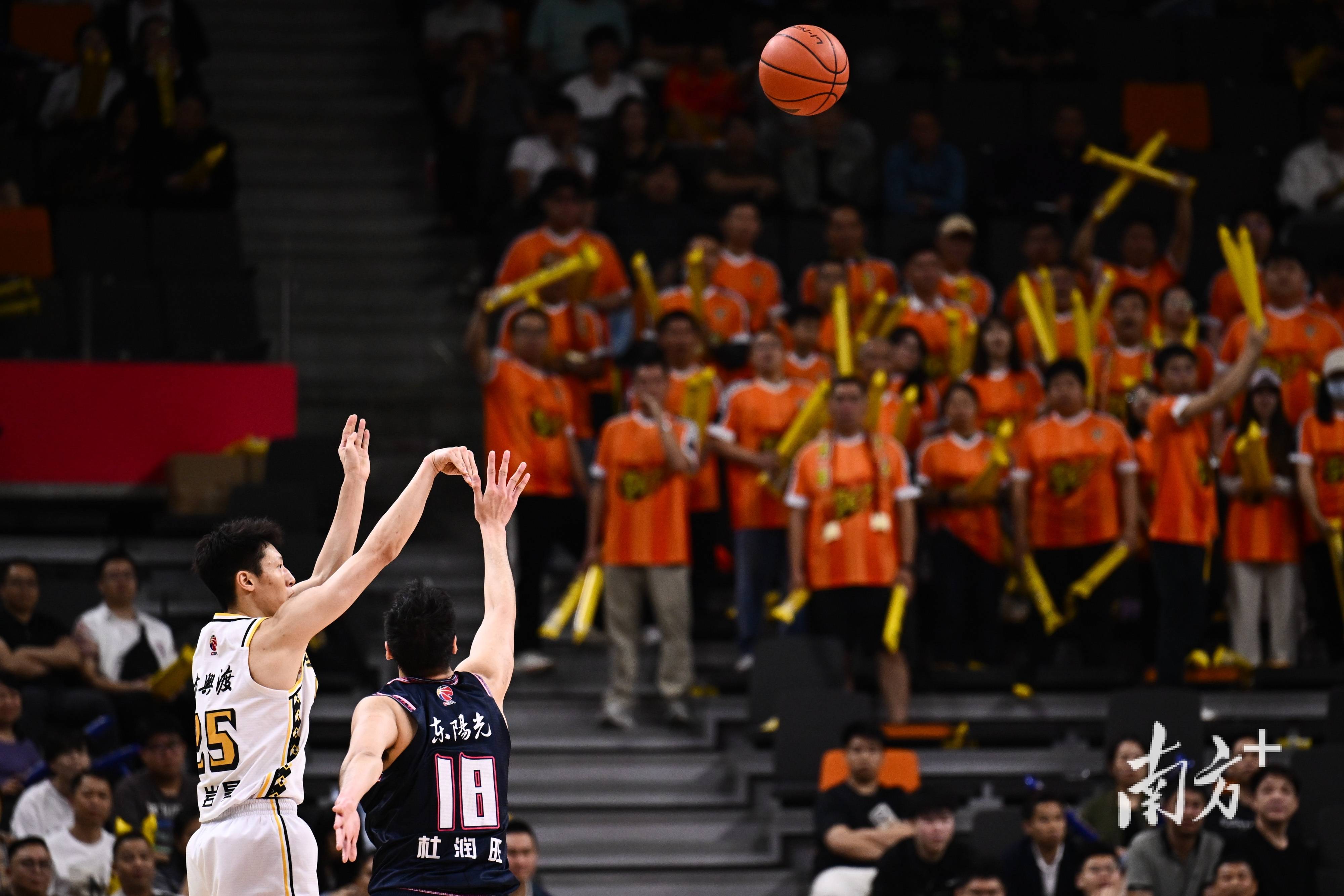 CBA官方宣布常规赛结束,广东宏远获得第一 CBA官方宣布常规赛结束,广东宏远获得第一