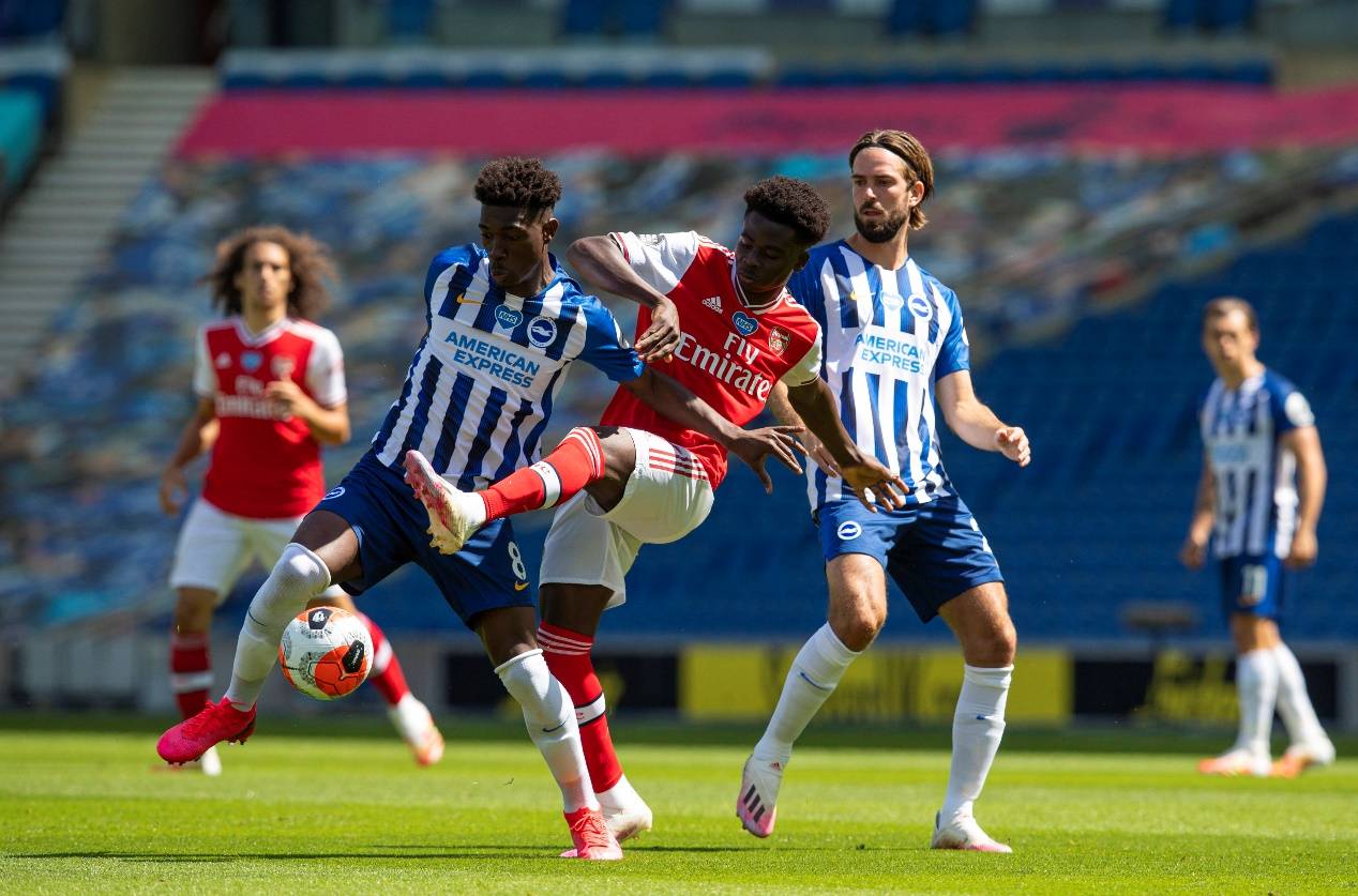 曼联主场1-0击败布莱顿,重回英超前四 曼联主场1-0击败布莱顿,重回英超前四