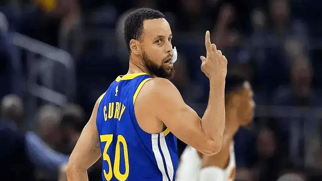 勇士队新球员表现抢眼，助球队一鼓作气取胜