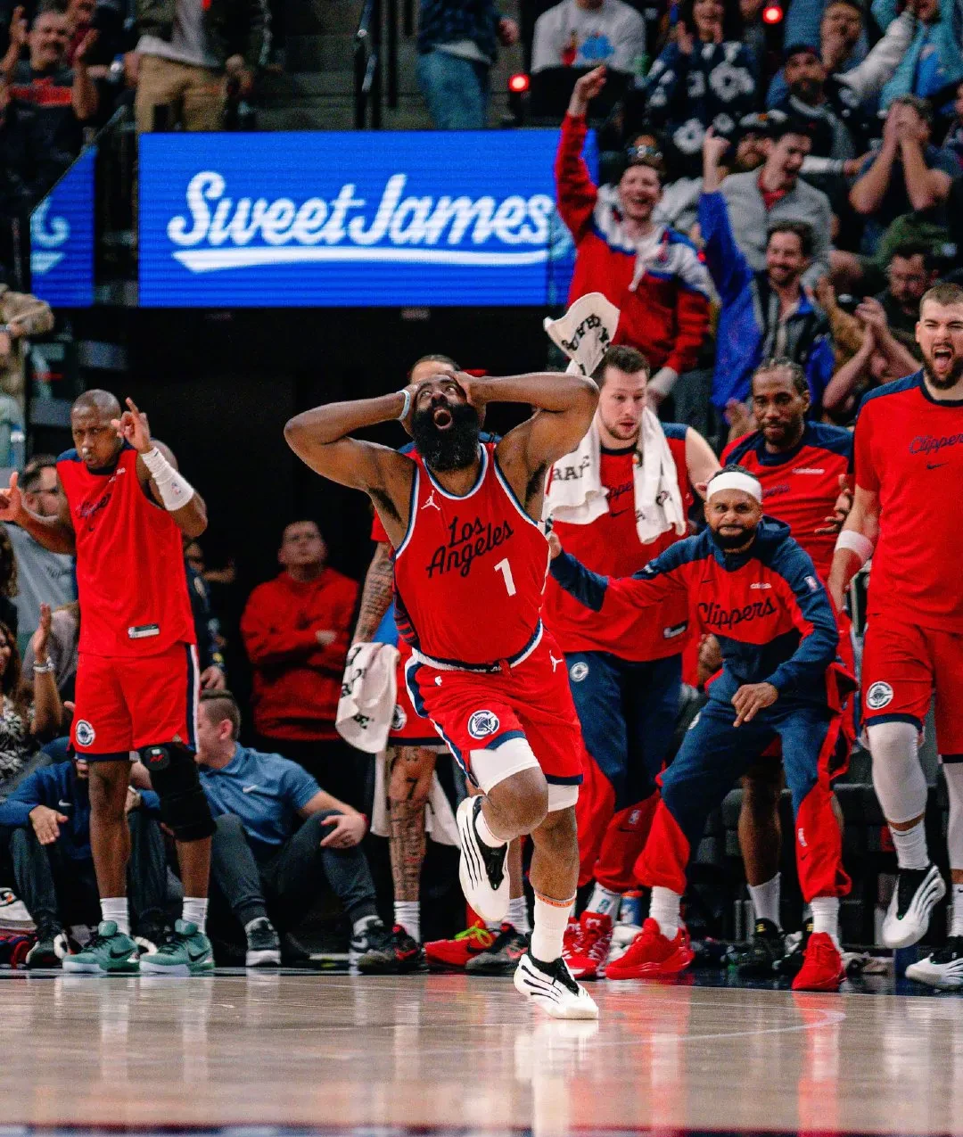 快船再胜马刺，他连续第六场半场得分超15分