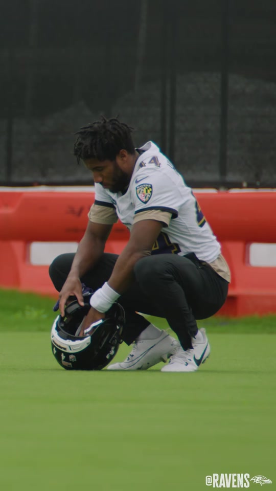 关于球星爆发！橄榄球赛场再现神级操作的信息