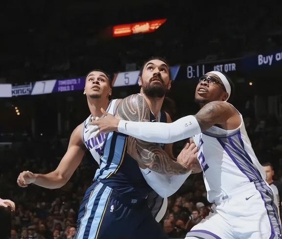 灰熊轻取青岛队，福克斯扛起全队