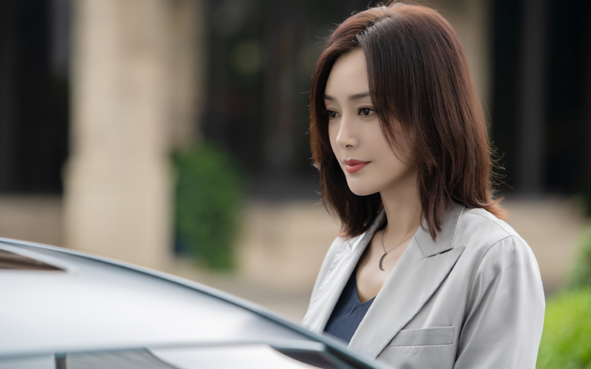 当戈贝尔在巴黎铁塔下统治禁区时，凯尔特人的巨浪正淹没休斯顿