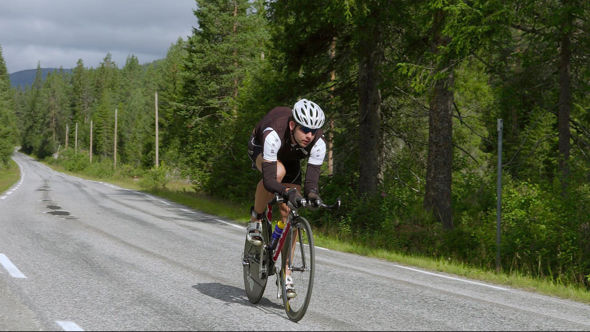 米切尔末节爆发定乾坤，开拓者攻防两端完胜广厦