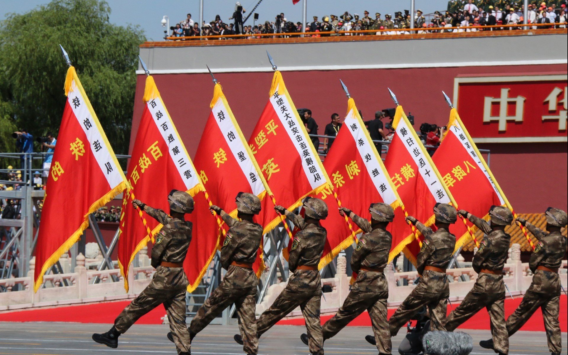 迪马利亚魔术时间，红军对阵拜仁的战术棋局中，那位永远存在的舞者