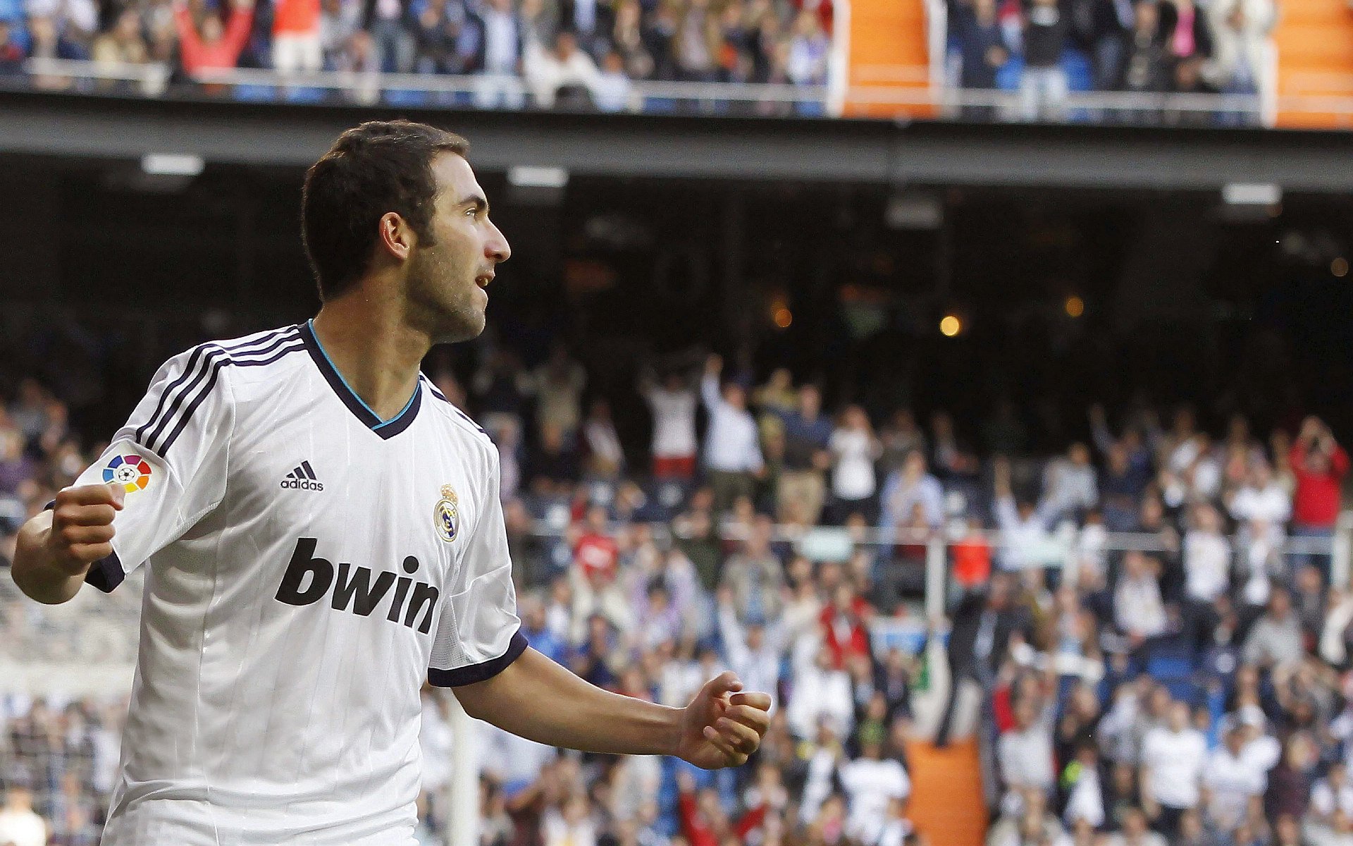 爆裂式绽放!米切尔狂砍30+点燃全场,热火淘汰赛强势过关公牛